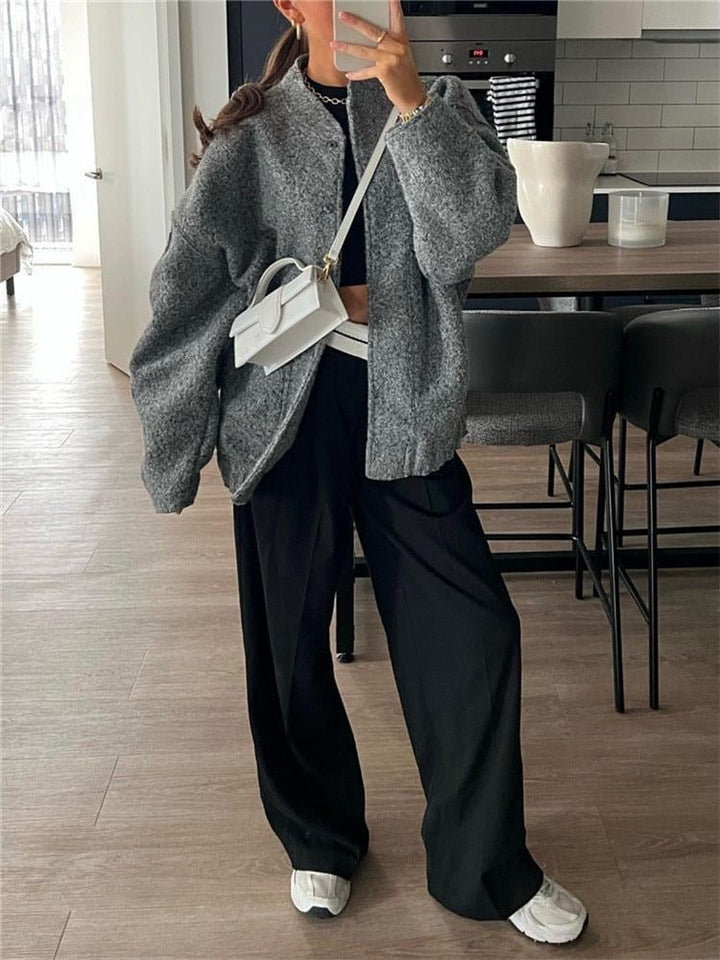 Trendy dames bomberjack, oversized model met praktische zakken, ideaal voor dagelijks comfort.