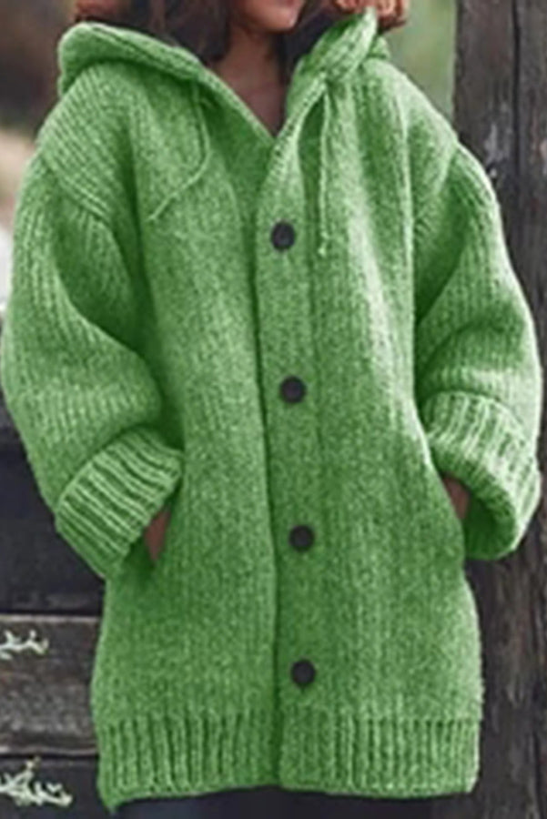 Gebreid oversized damesvest met ruime capuchon, perfect voor een knusse, warme stijl.