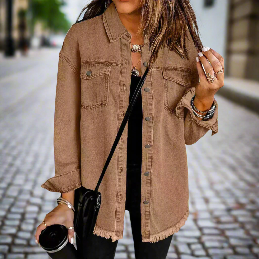 Trendy dames oversized jack, perfect als lente of herfst jas. Losse pasvorm en stijlvolle outerwear.