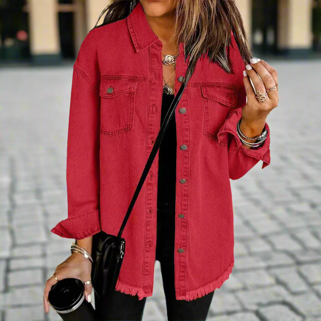 Casual dames oversized overhemd jack, comfortabel en modern. Ideaal voor een trendy, relaxte pasvorm.