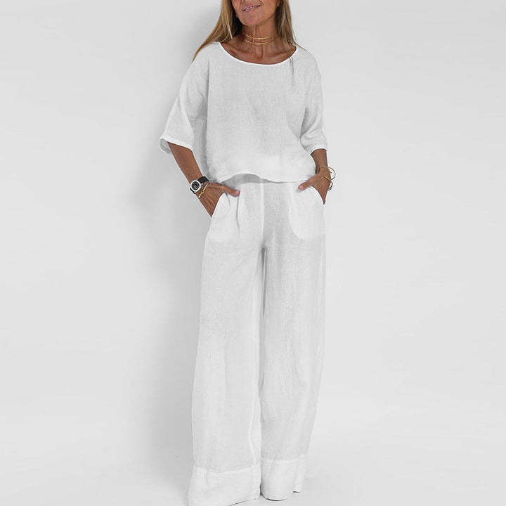 Trendy lichtgrijze tweedelige dames set: oversized top met korte mouw en elegante wijde broek voor ultiem comfort.