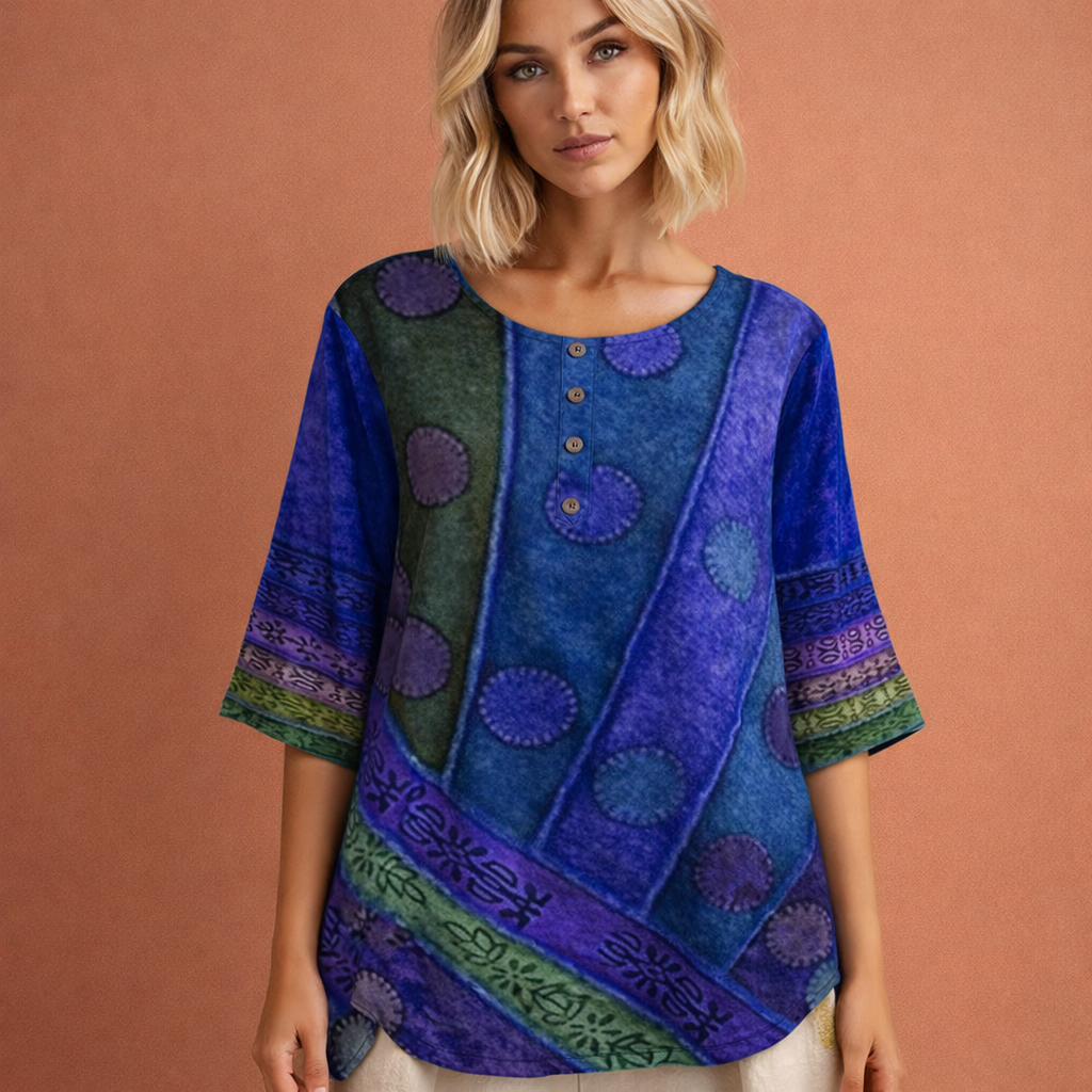 Zomerse dames top met een unieke, oversized pasvorm en frisse, kleurrijke print. Trendy en luchtig.