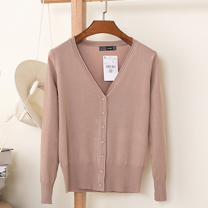 Comfortabel en stijlvol damesvest in zachte pastel tinten. Met lange mouwen en knoopsluiting.