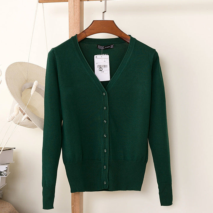 Damesvest in delicate pastelkleuren, met een flatterende V-hals. Comfortabel en vrouwelijk.