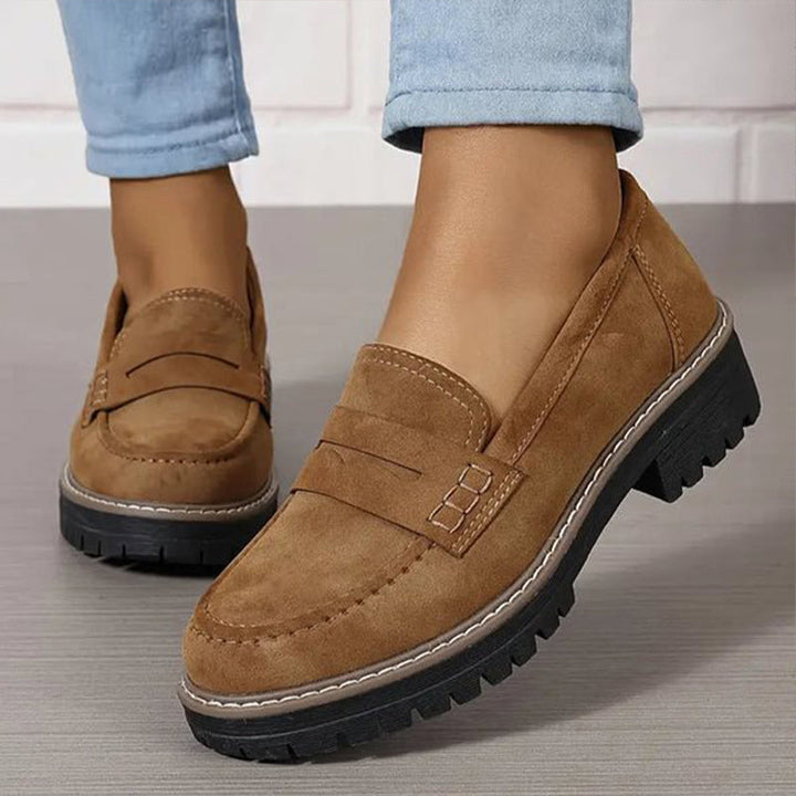 Stijlvolle dames loafers met dikke zool, een veelzijdige keuze voor een elegante look en dagelijks comfort.