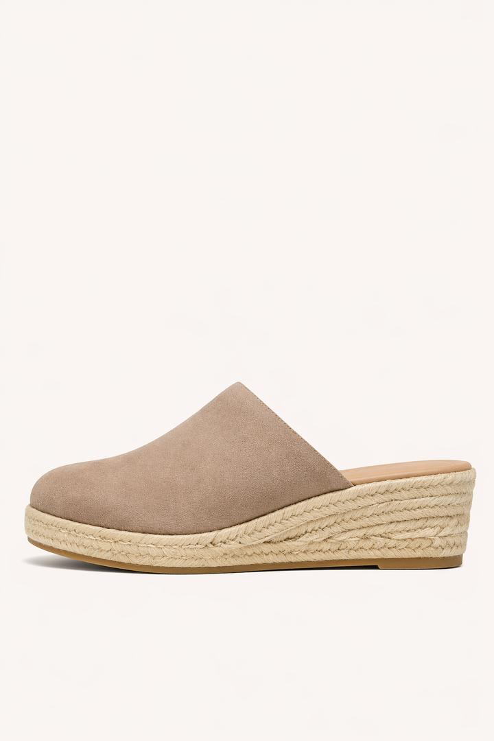 Trendy dames plateauklompen in diverse kleuren: geel, lichtblauw, zwart, grijs, beige.