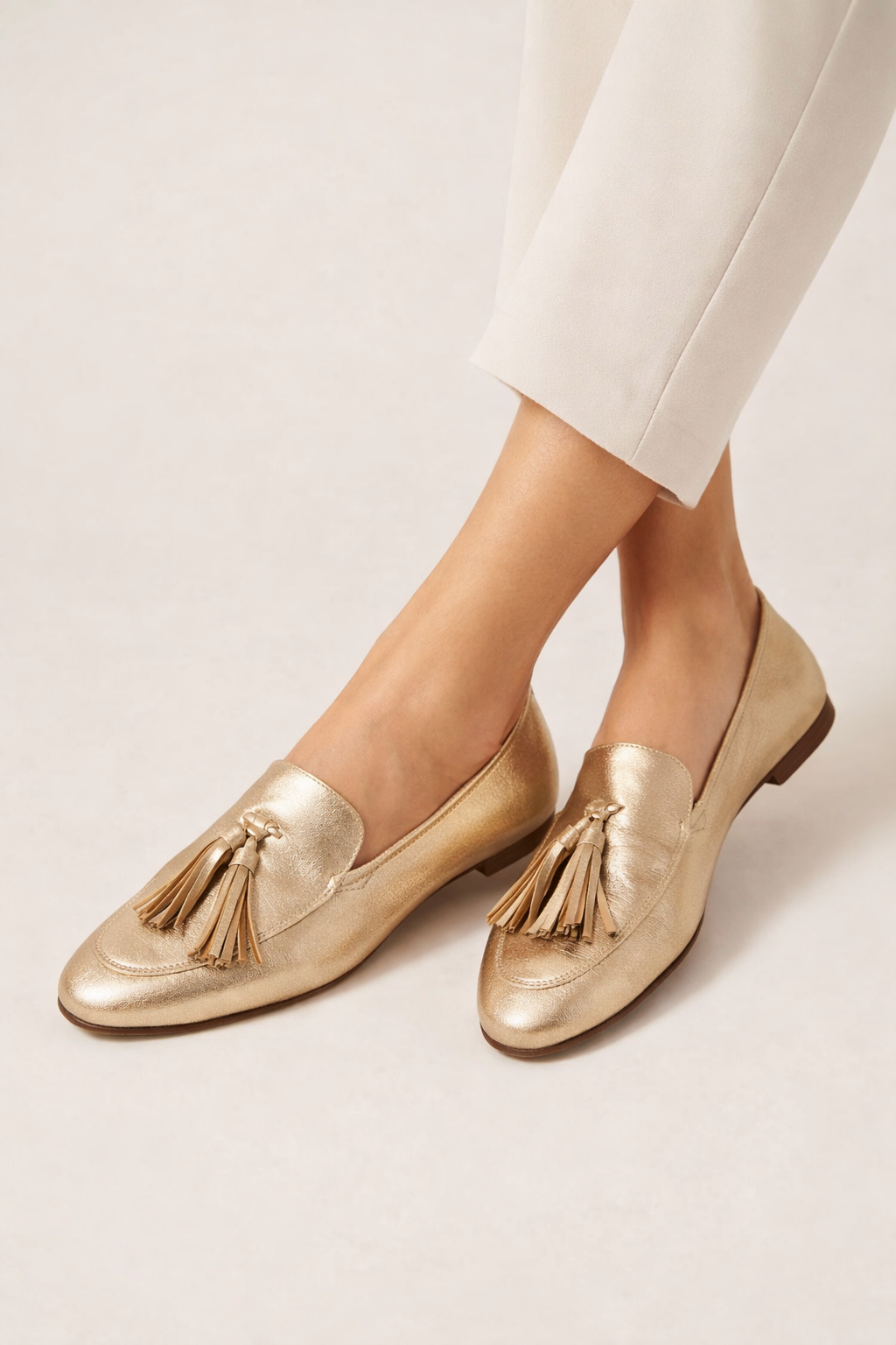 Elegante dames instappantoffels in lederlook met kwastjes; perfecte platte zomerschoenen voor comfort.