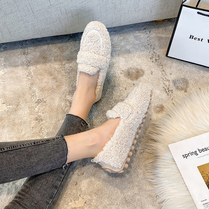 Dames pluche pantoffels in crème, zwart, khaki; warme sloffen met zachte antislip zool voor comfort binnenshuis.
