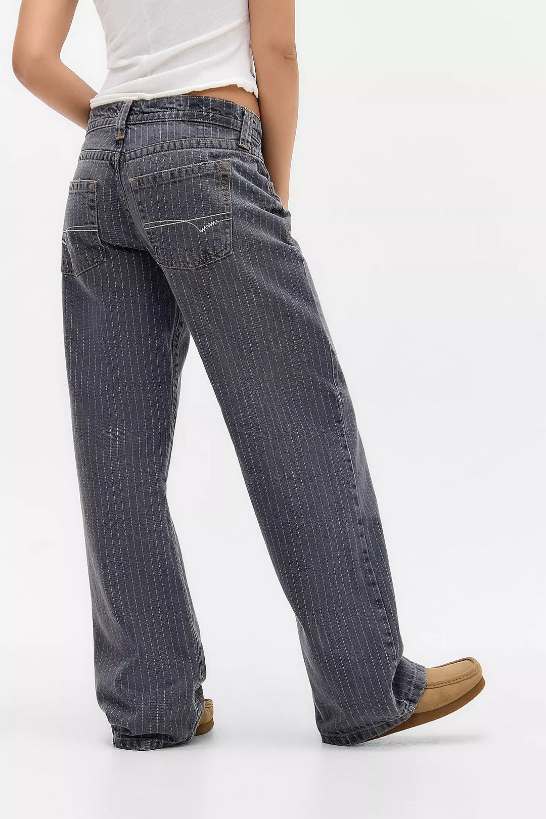 Blauwe casual dames zomerbroek met wijde pijpen; een stijlvolle en luchtige keuze voor warme dagen.