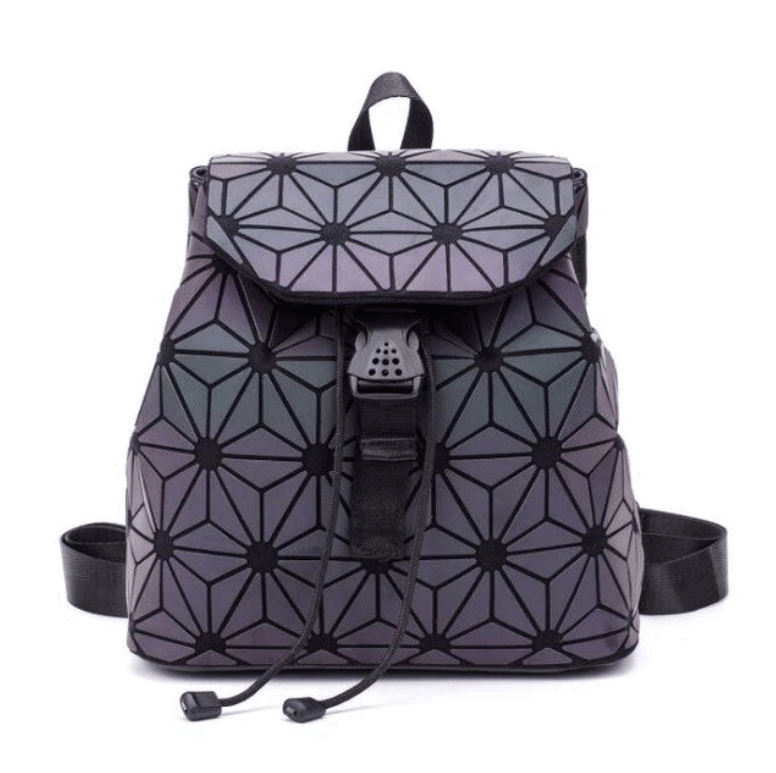 Stijlvolle dames rugzak in geometrisch design; reflecterend en kleurveranderend voor een moderne look.