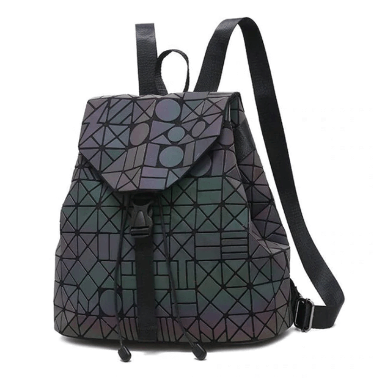 Deze lichtgevende geometrische rugzak voor dames verandert van kleur door reflecterend materiaal.