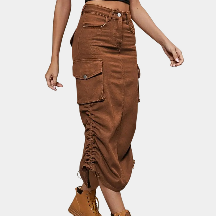 Stijlvolle dames midi cargo rok in retro design. Een veelzijdig item voor zowel casual als elegante lente outfits.