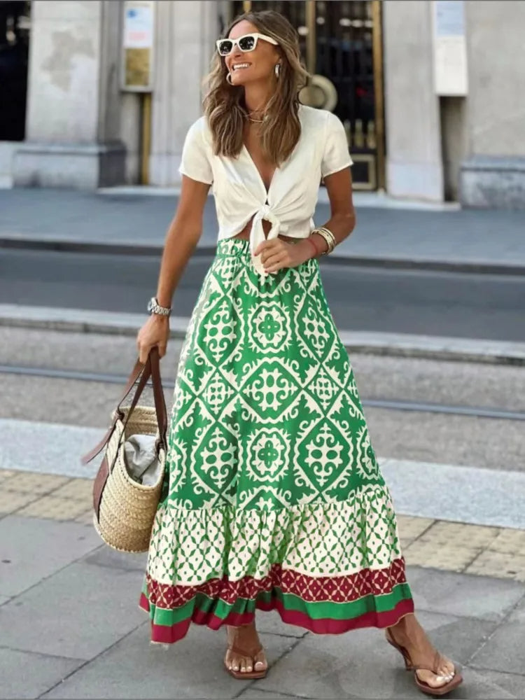 Dames retro midi rok met elegante, meerkleurige print. Stijlvol en comfortabel voor de zomer.