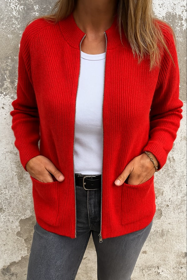 Warm dames cardigan met rits, perfect voor frisse herfstdagen of koude winteravonden.