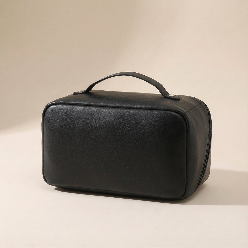 Handige dames beautycase met verstelbare vakken, ideaal voor het veilig opbergen van make-up en beautyproducten.