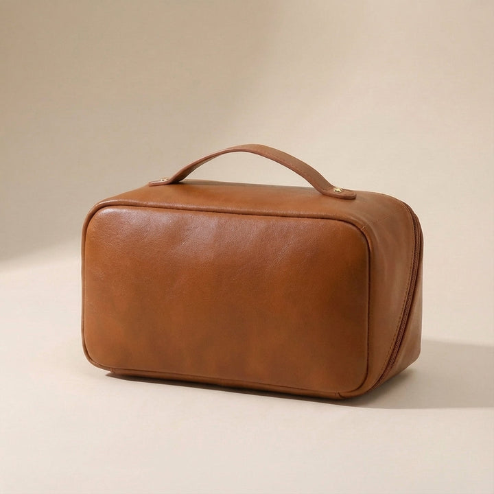 Compacte maar ruime beautycase met vakken, ideaal voor reizen en het organiseren van dames cosmetica en accessoires.
