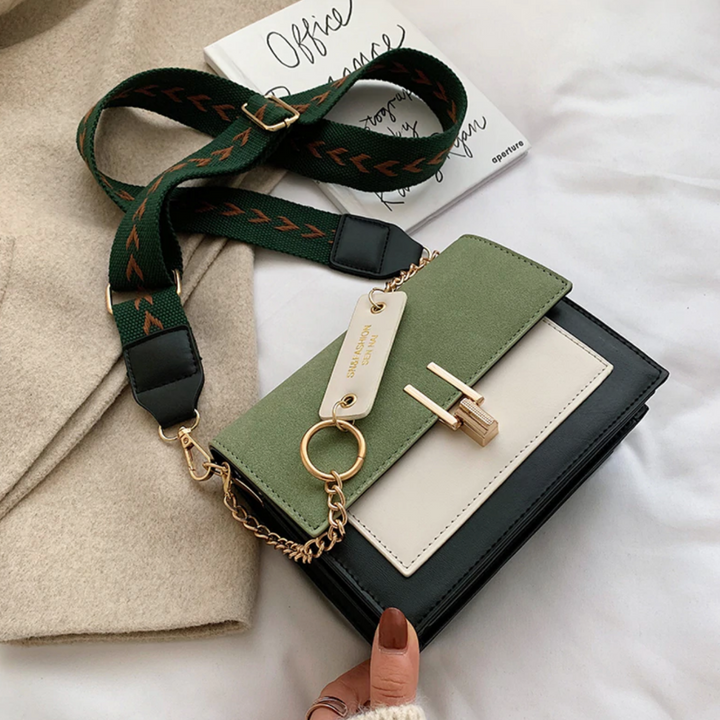 Blauwe Sana schoudertas, perfecte dames tas van kunstleer. Stijlvolle accessoire voor elke dag.