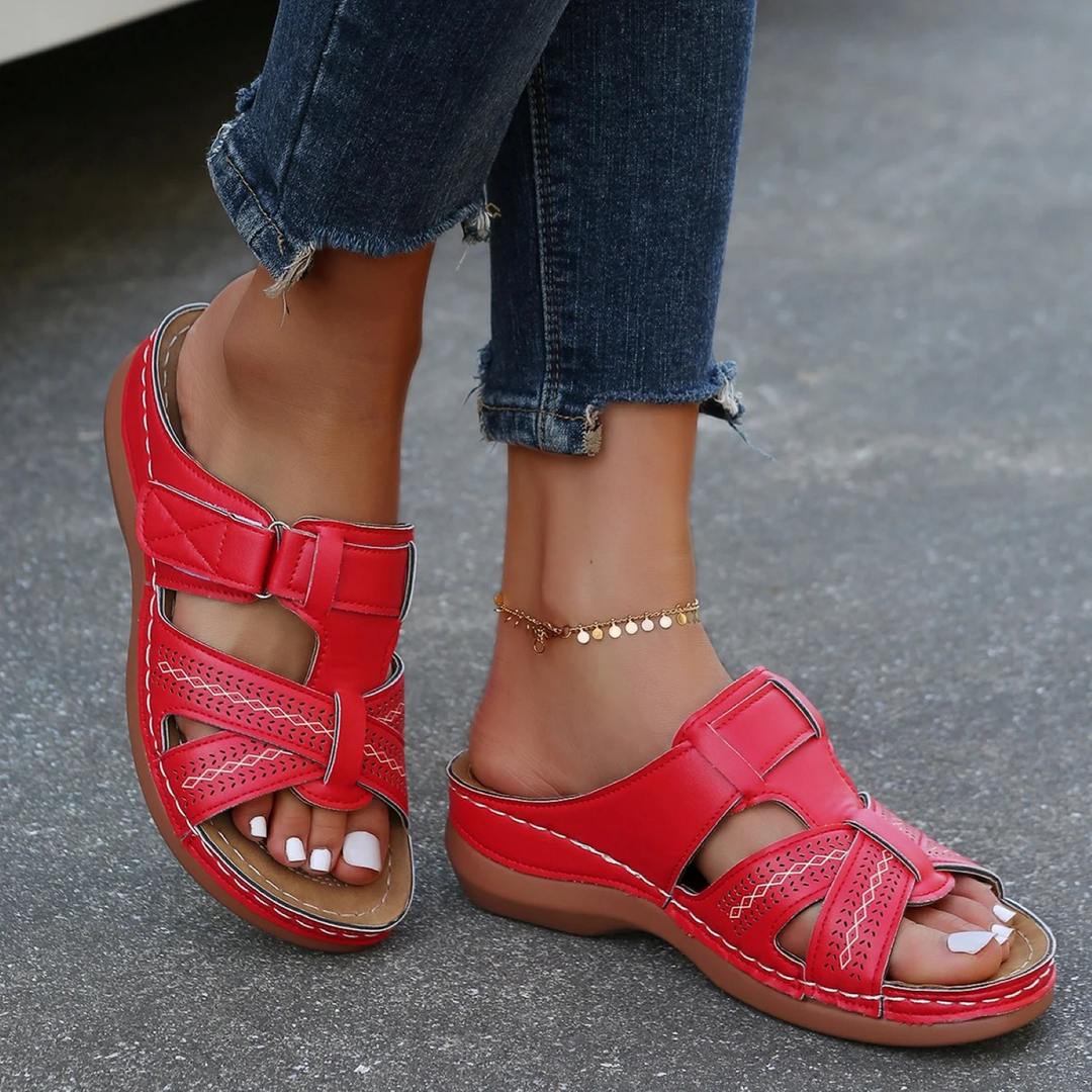 Kleurrijke dames sandalen met stijlvolle open teen, ideaal voor zomerse gelegenheden.