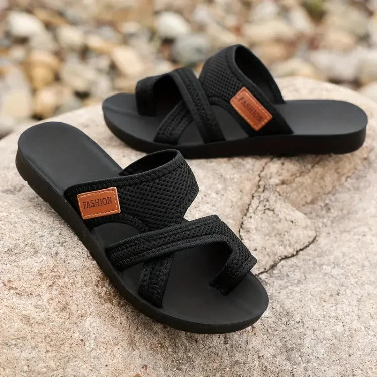 Veelzijdige comfort sandalen voor dames met gekruiste bandjes, platte zool. Geschikt als zomerschoenen & strandsandalen.