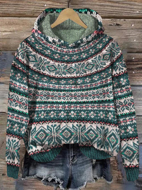 Comfortabele dames gebreide trui met hoge kraag. Ideale warme winterkleding met Scandinavisch patroon voor dames.