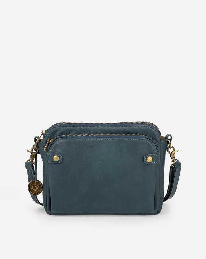 Blauwe dames schoudertas, als crossbody te dragen. Met verstelbare riem, een trendy en veelzijdig accessoire.