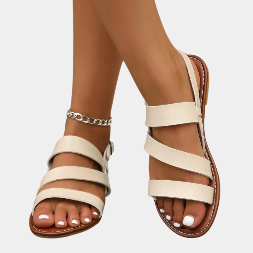 Stijlvolle platte dames sandalen in een trendy design, perfect voor het strand en zomerse mode.
