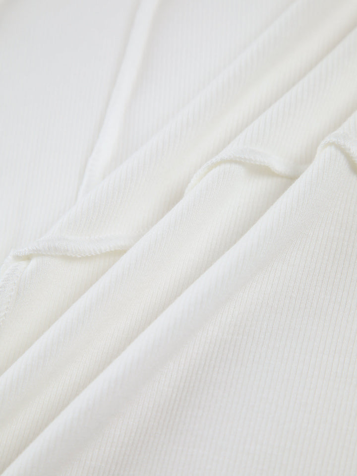 Elegante dames slim fit top met ronde hals en lange mouwen. Ideaal voor gelaagde looks of als casual chic kledingstuk.