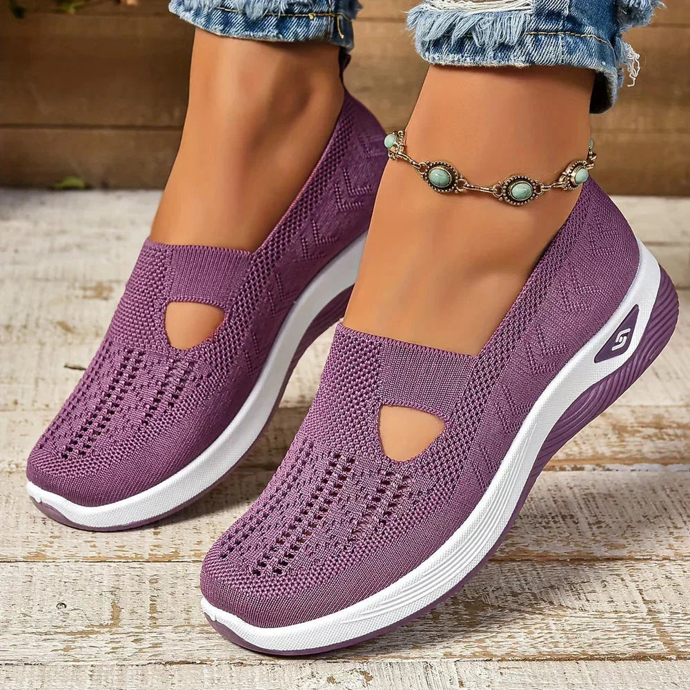 Dames comfort sneakers met uitgesneden details, ideaal voor een relaxte en stijlvolle dag.