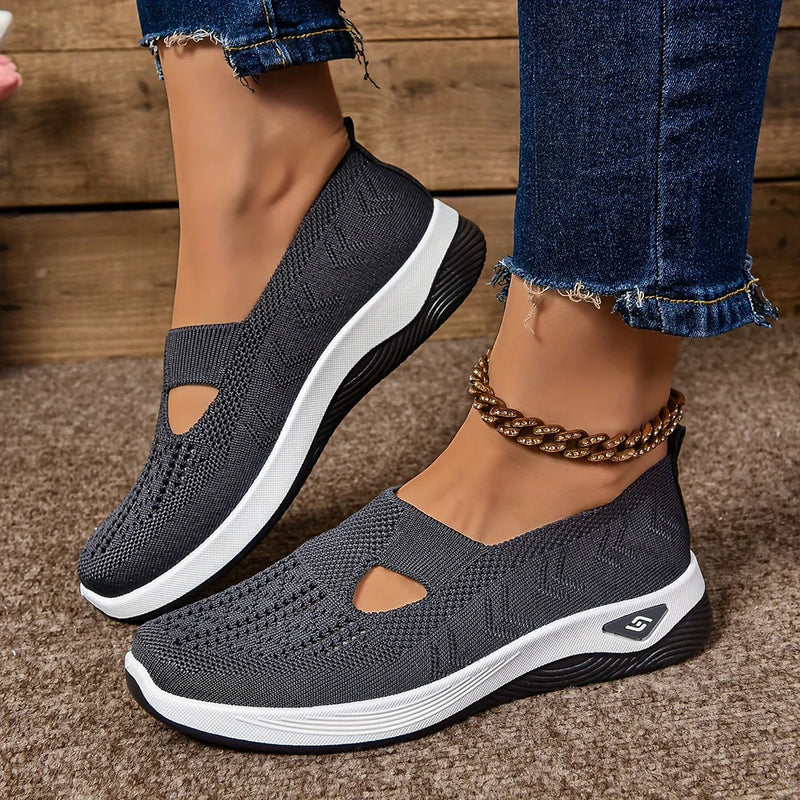 Stijlvolle slip-on schoenen met ronde neus voor dames, perfect voor zomerse wandelingen.