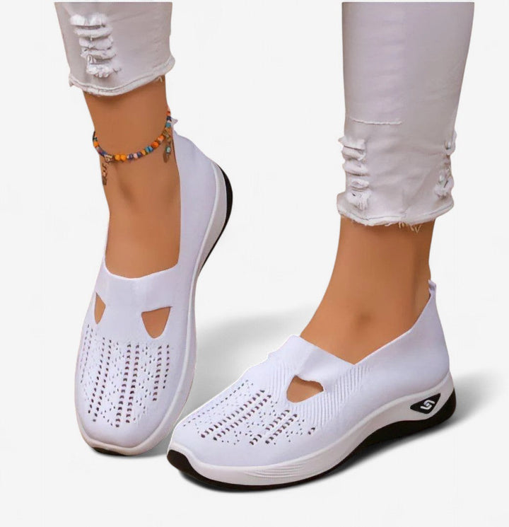 Lichtgewicht dames instappers met ronde neus en flexibele, geprofileerde zool voor optimale grip.