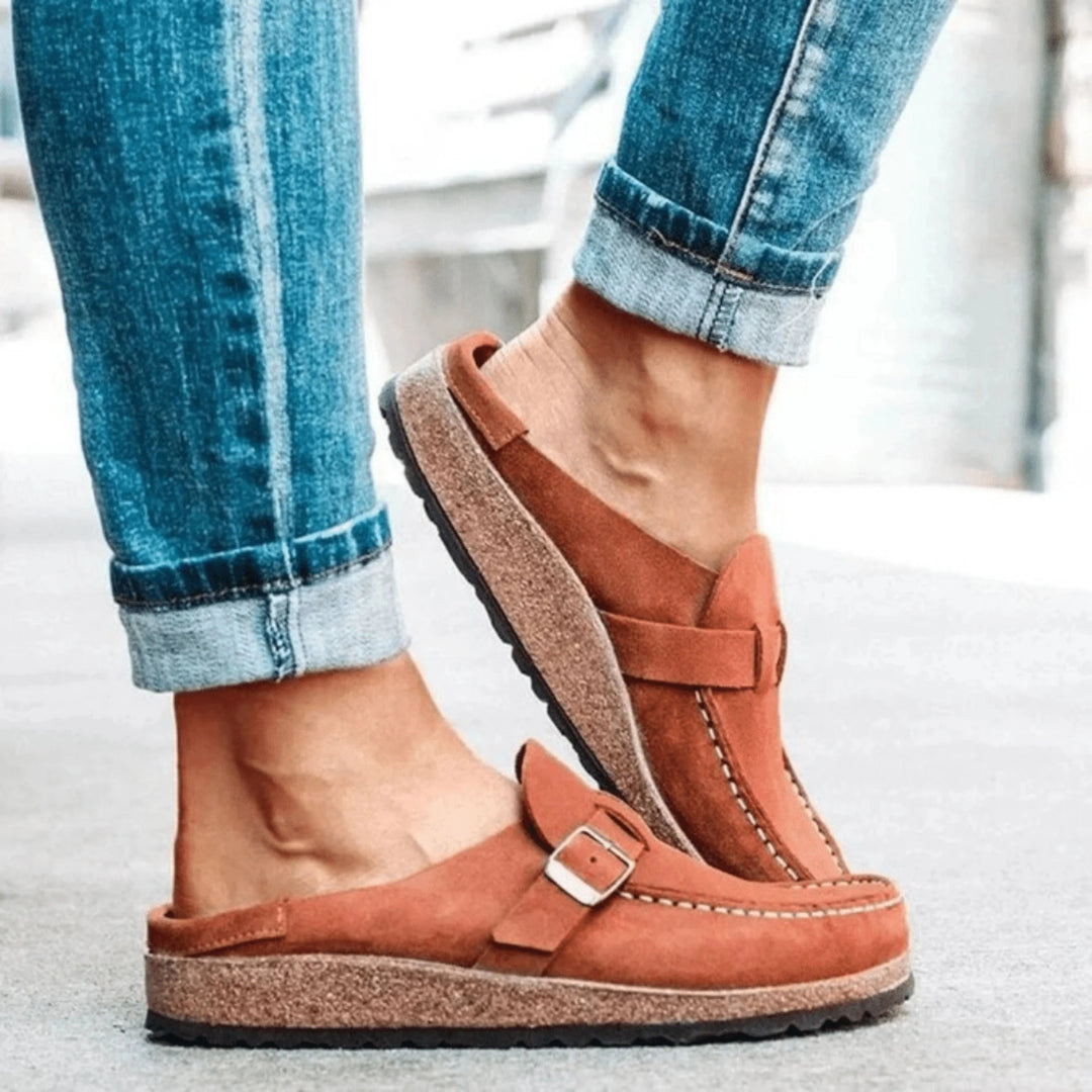 Vrouwen slippers met praktische verstelbare gesp voor een perfecte pasvorm en comfort.
