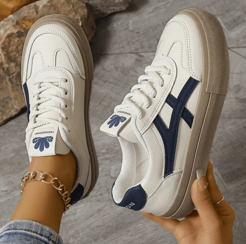 "Dames sneakers met ergonomische zolen, blauw en bruin, orthopedisch comfort voor dagelijks gebruik en modieuze stijl."