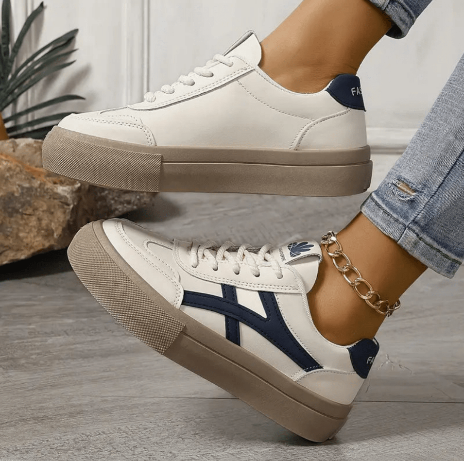 "Dames sneakers met ergonomische zolen, blauw en bruin, orthopedisch comfort voor dagelijks gebruik en modieuze stijl."