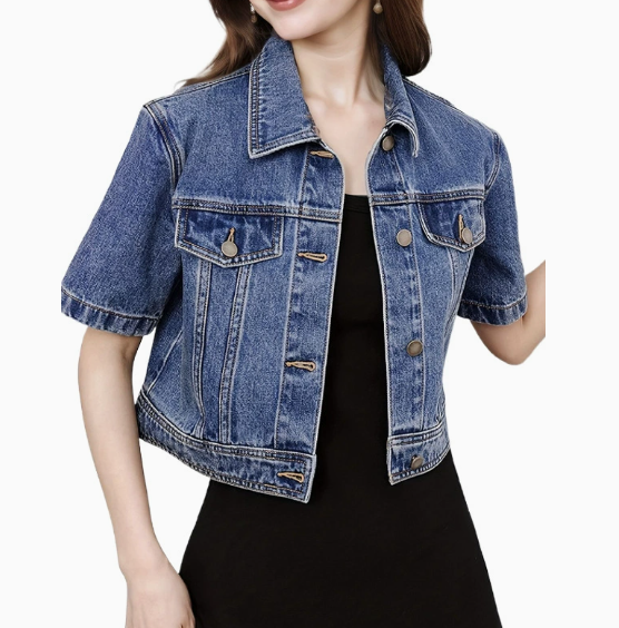 Trendy damesjack van denim met korte mouw, knoopsluiting; een casual en stijlvolle keuze.