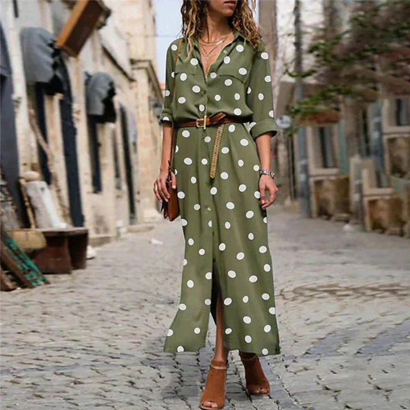Dames stippenjurk met flatterende pasvorm, ideaal voor stijlvol comfort. Elegante en veelzijdige zomerjurk.