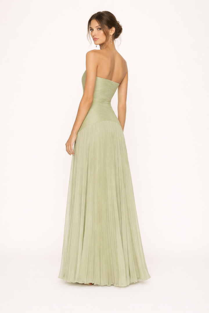 Geplooide dames maxi jurk, strapless design voor een luchtige zomerlook. Stijlvolle zomerkleding voor vrouwen.