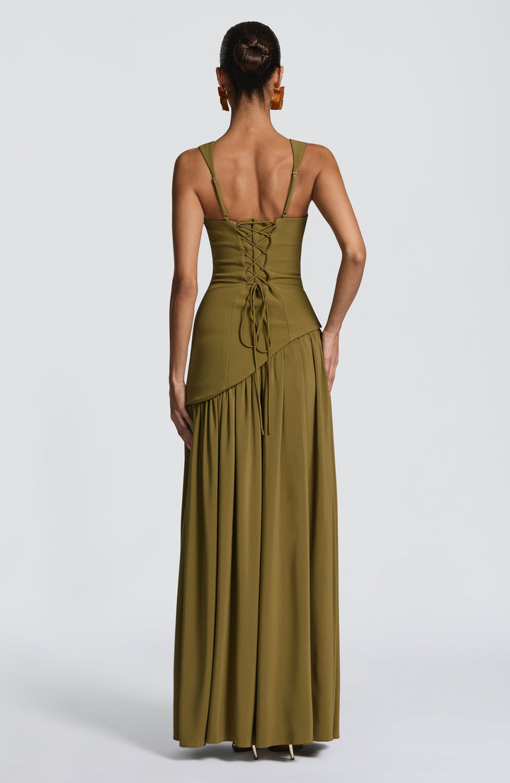Stijlvolle strapless avondjurk voor vrouwen, met een flatterend corset en dynamische asymmetrische taillelijn.