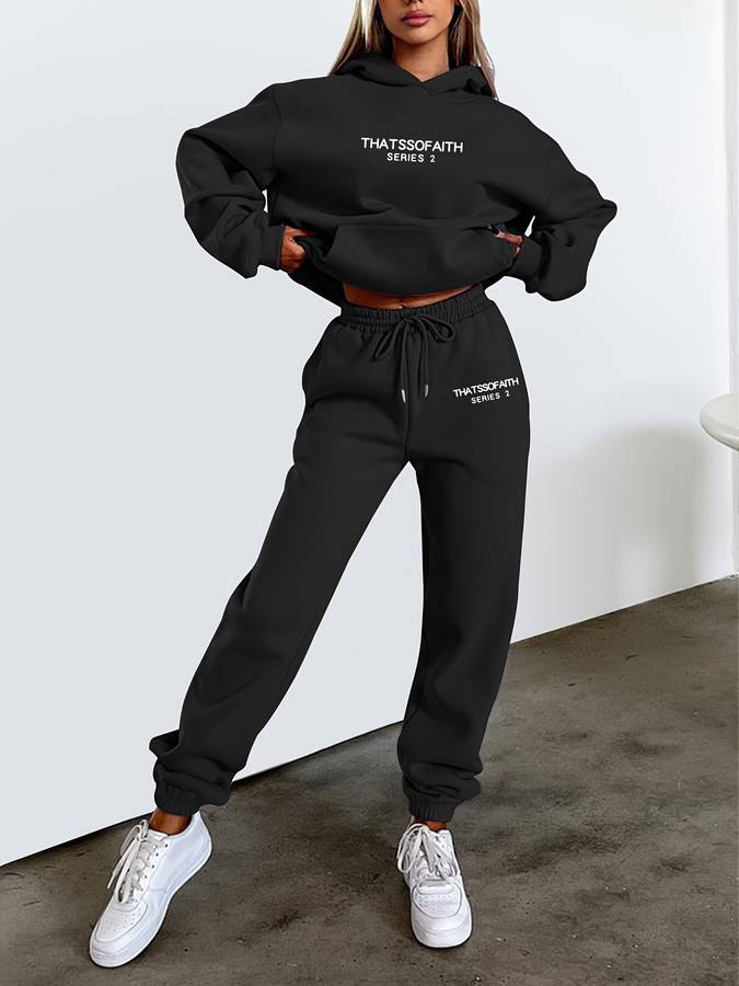 Dames streetwear jogging set met comfortabele hoodie en trendy rechte broek, ideaal voor casual vrijetijdskleding.