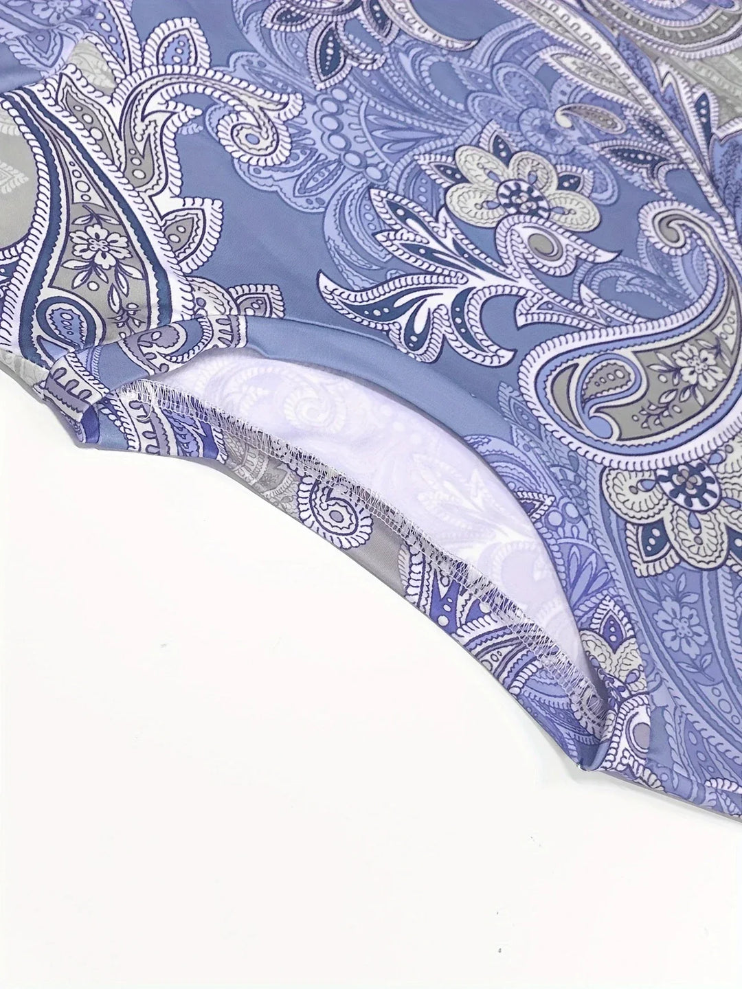 "Dames T-shirt met kleurrijke bloemenprint, casual pasvorm en comfortabele zachte stof, ideaal voor dagelijks gebruik."