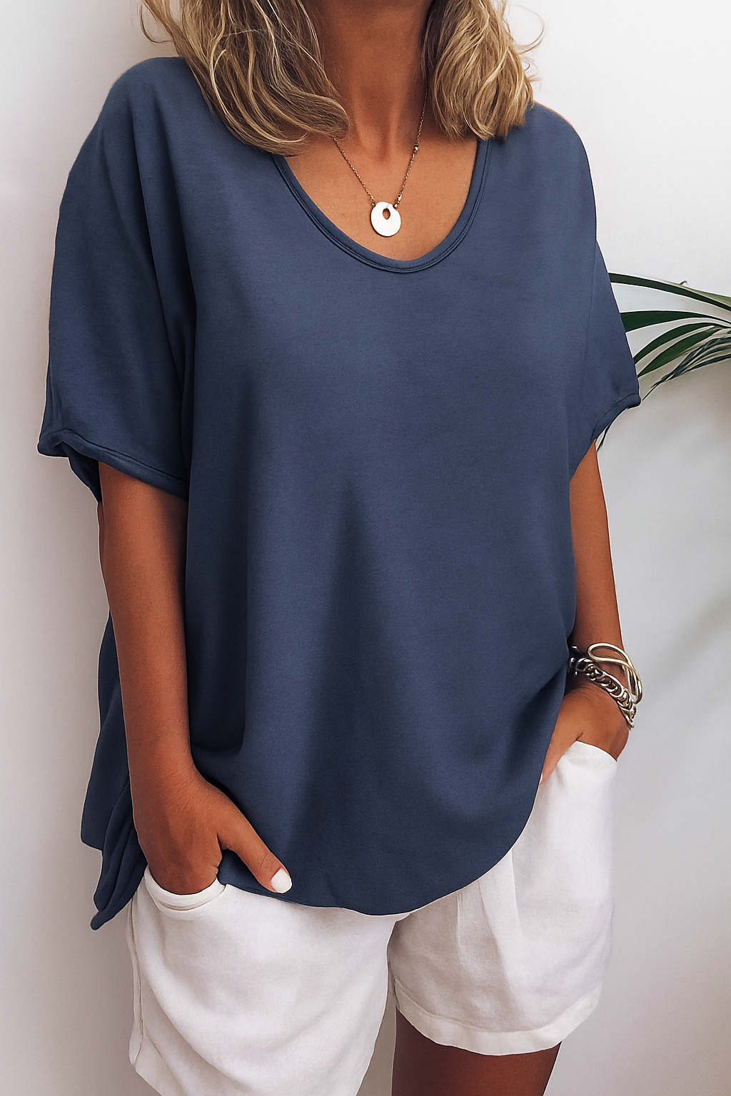Essentieel dames t-shirt met ronde hals, comfortabel en veelzijdig voor lente en zomer. Stijlvolle damesmode.