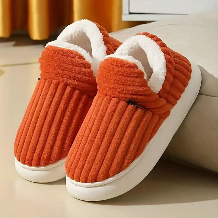 Comfortabele thermische damespantoffels met een dikke zool, houden je voeten heerlijk warm.