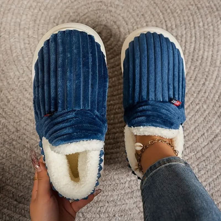 Huiselijke thermische damespantoffels, antislip en warm, ideaal voor comfortabele winteravonden.