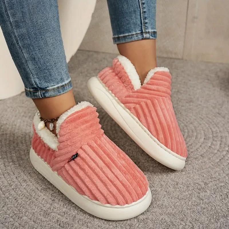 Comfortabele damespantoffels thermisch gevoerd, perfect voor koude winterdagen. Huiselijke warmte.