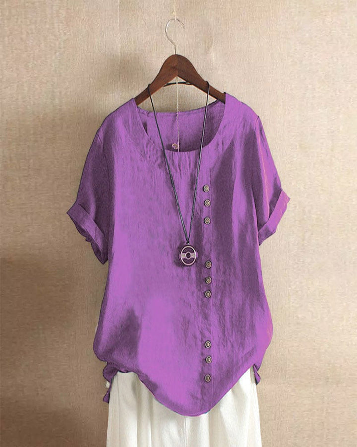 Trendy dames top met korte mouwen en elegante knoopsluiting. Een comfortabele zomer essential, ook in plus size.