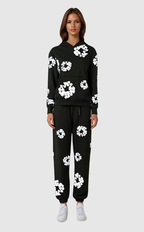 Comfortabele Selvianne dames trainingsset, ideaal als loungekleding of casual joggingpak met bloemen.