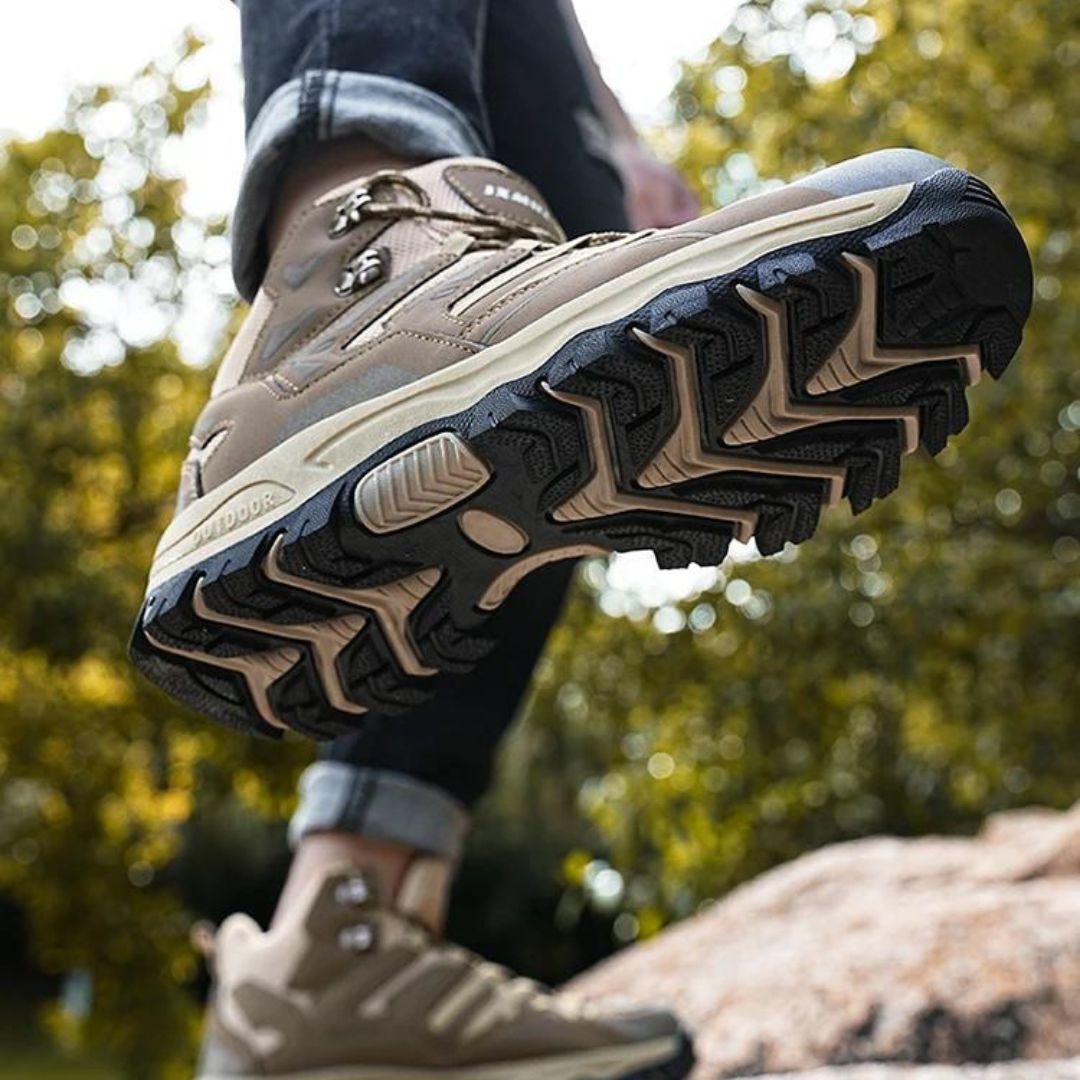 Waterdichte dames sneakers, ademend, met optimale grip voor langeafstandswandelingen.