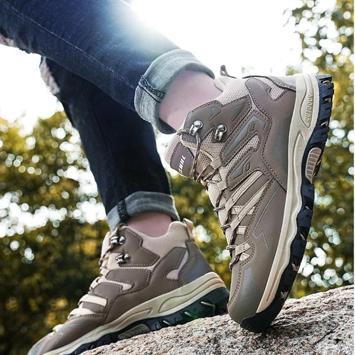 Stevige dames wandelschoenen voor de winter, waterdicht en met extra grip op gladde ondergrond.