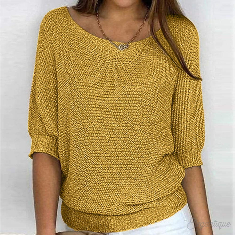 Elegante dames trui met unieke open ronde hals, perfect voor stijlvolle damesmode in de herfst.