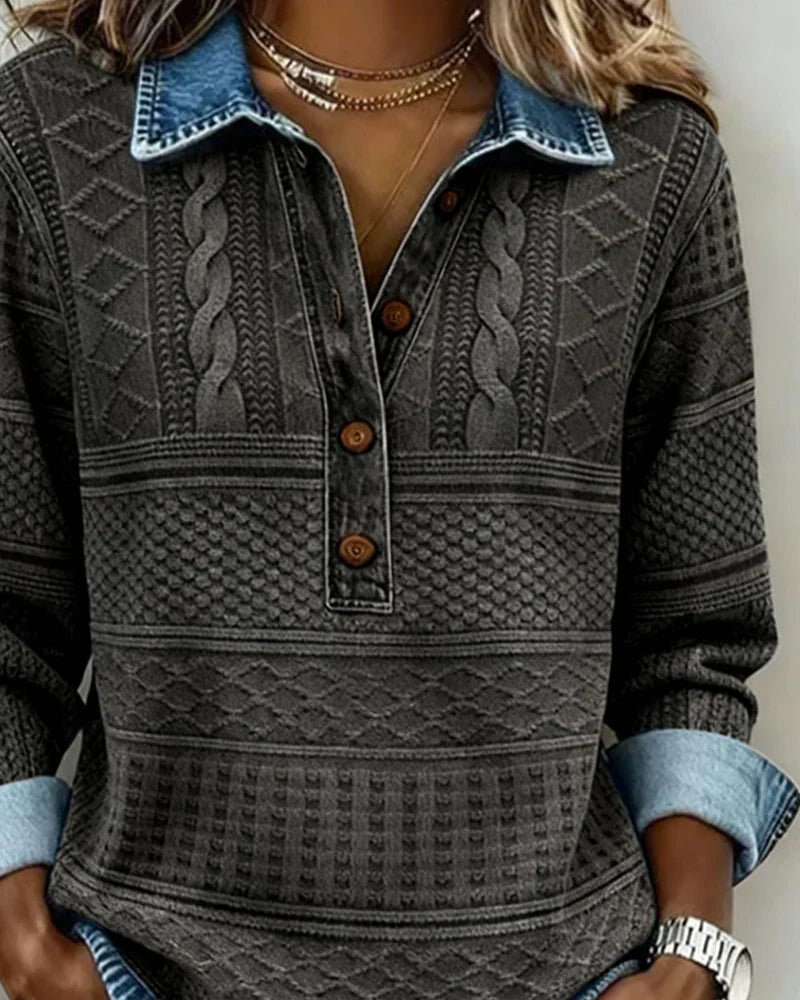 Detail van de polokraag op een comfortabele dames trui met fijne structuur, ideaal voor een casual chic look.