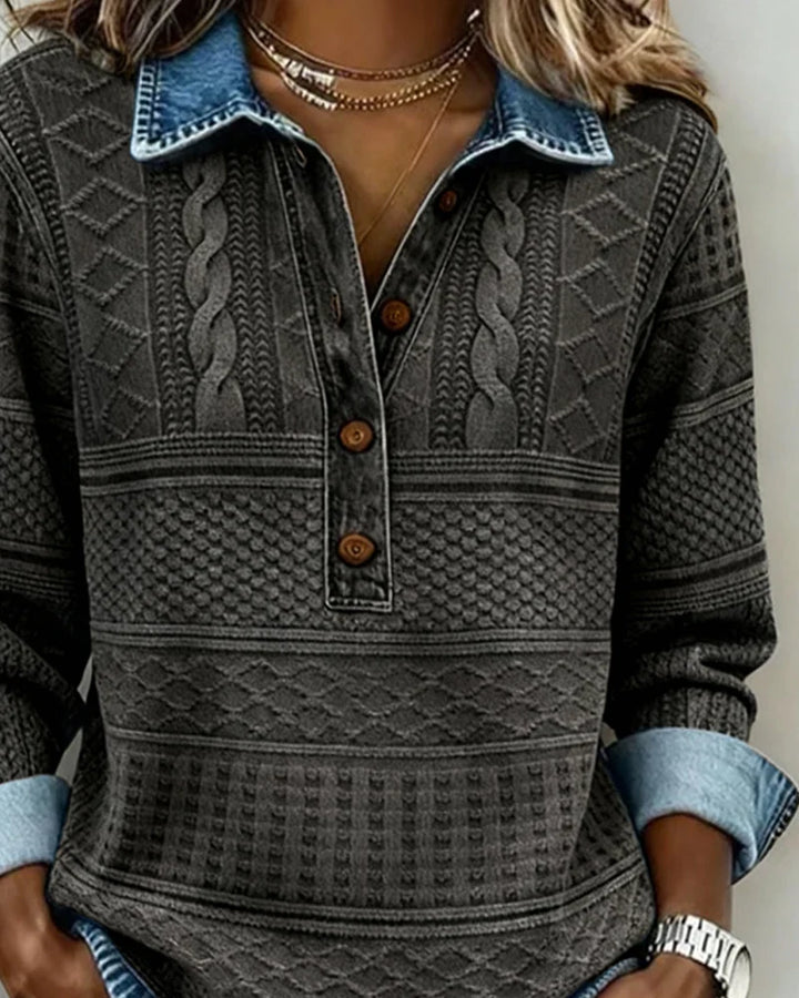 Detail van de polokraag op een comfortabele dames trui met fijne structuur, ideaal voor een casual chic look.
